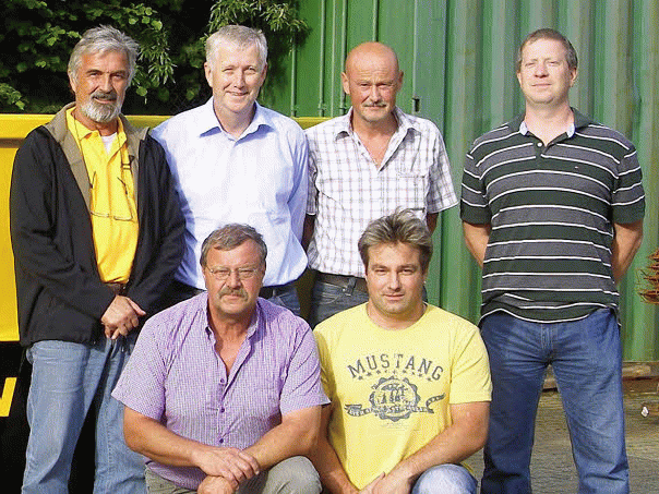 v.l. stehend HSV-Förderverein Vorsitzender Meinrad Scherer, Uwe Obrecht, Gerd Fehrenbach und Rainer Büche, knieend Rudi Daubner und Ralf Beha